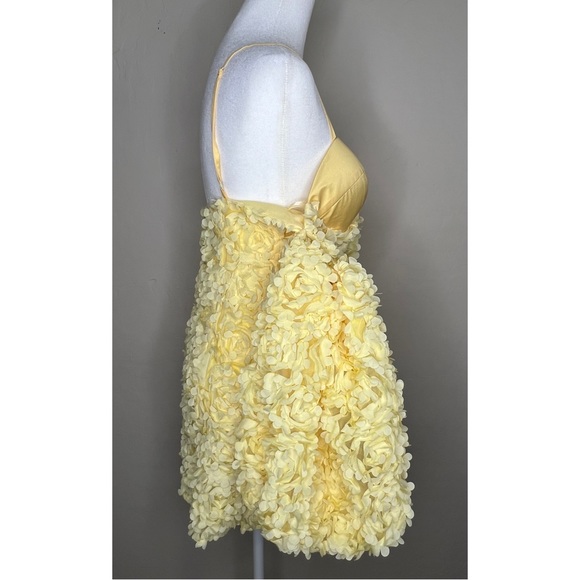 ASOS LUXE 3D flower mini dress with puff sleeves in pastel yellow Size 8 - Picture 5 of 8